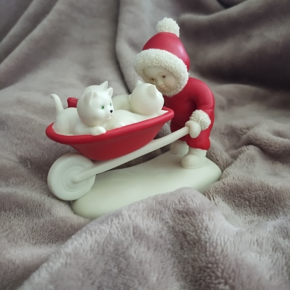 Snowbabies Kitten Courier Figurine
